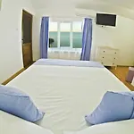 Lakeviewhouse בית אירוח *