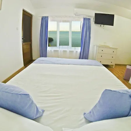 Lakeviewhouse Homestay *
