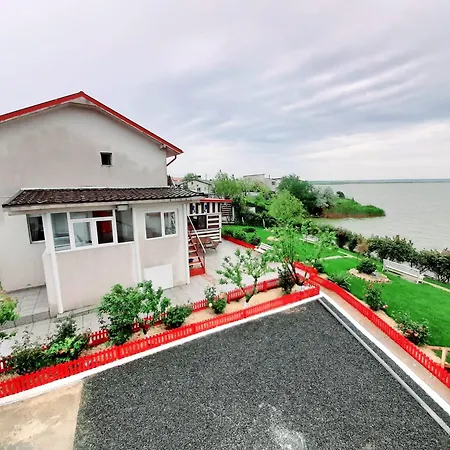 Homestay View House *